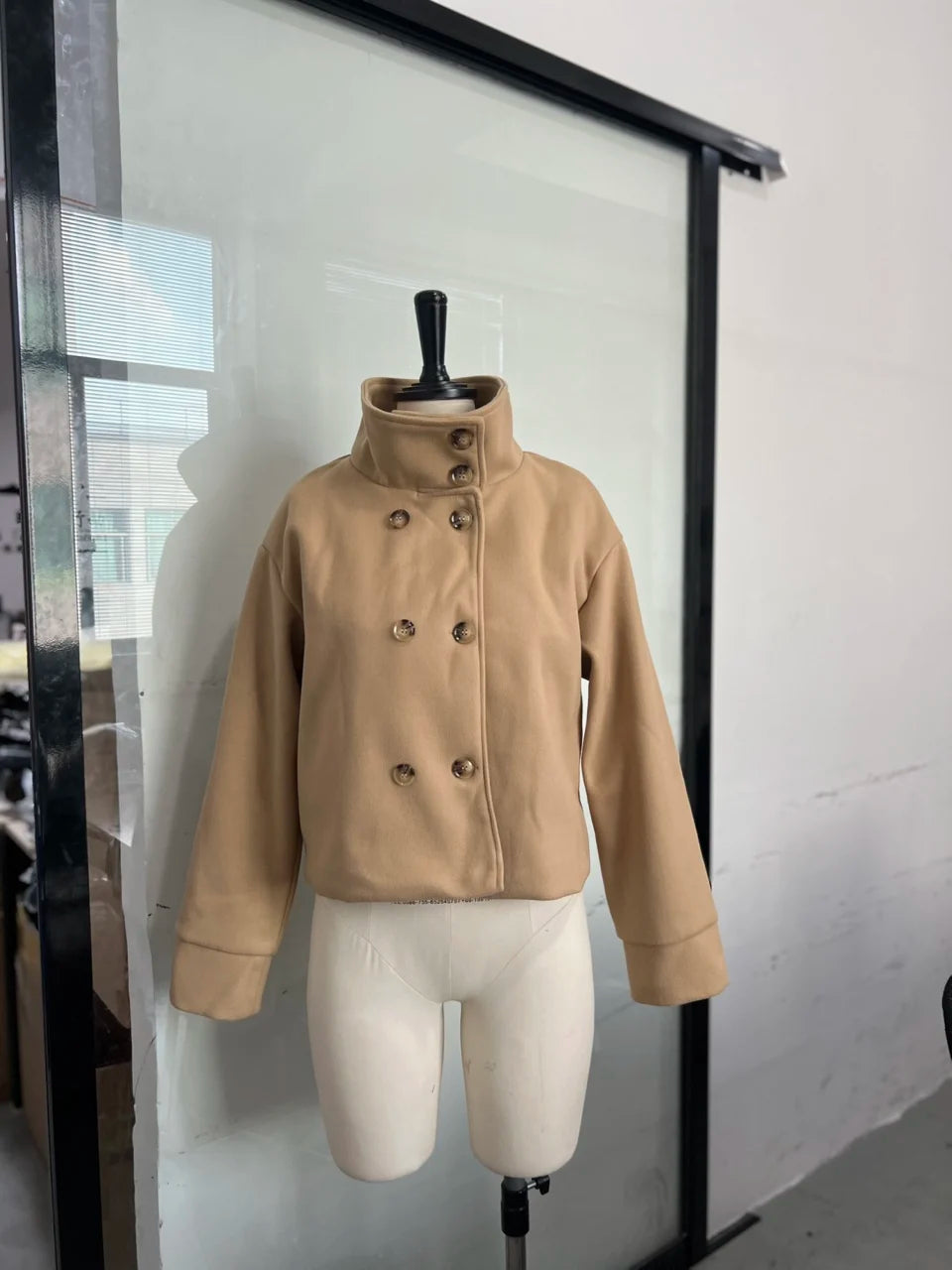 Manteau Femme Col Montant 2025 – Laine Douce, Coupe Large Élégante, Simple Boutonnage, Longue Manche, Style Bureau & Street Chic