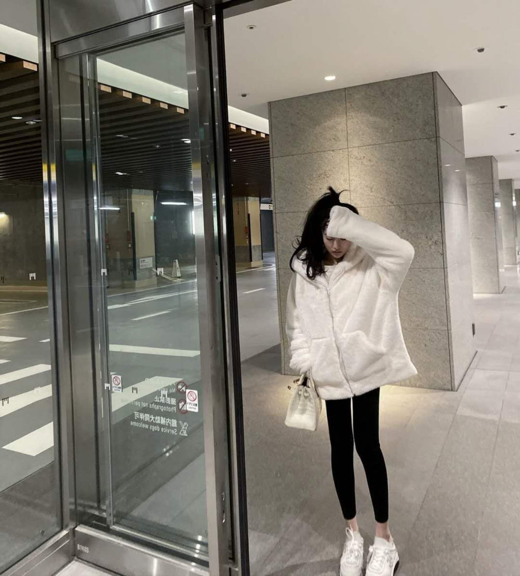 Manteau Hiver Velours Épais Femme – Fourrure Imitation Lapin, Capuche Plush, Coupe Loose Coréenne | Veste Chaude & Luxe