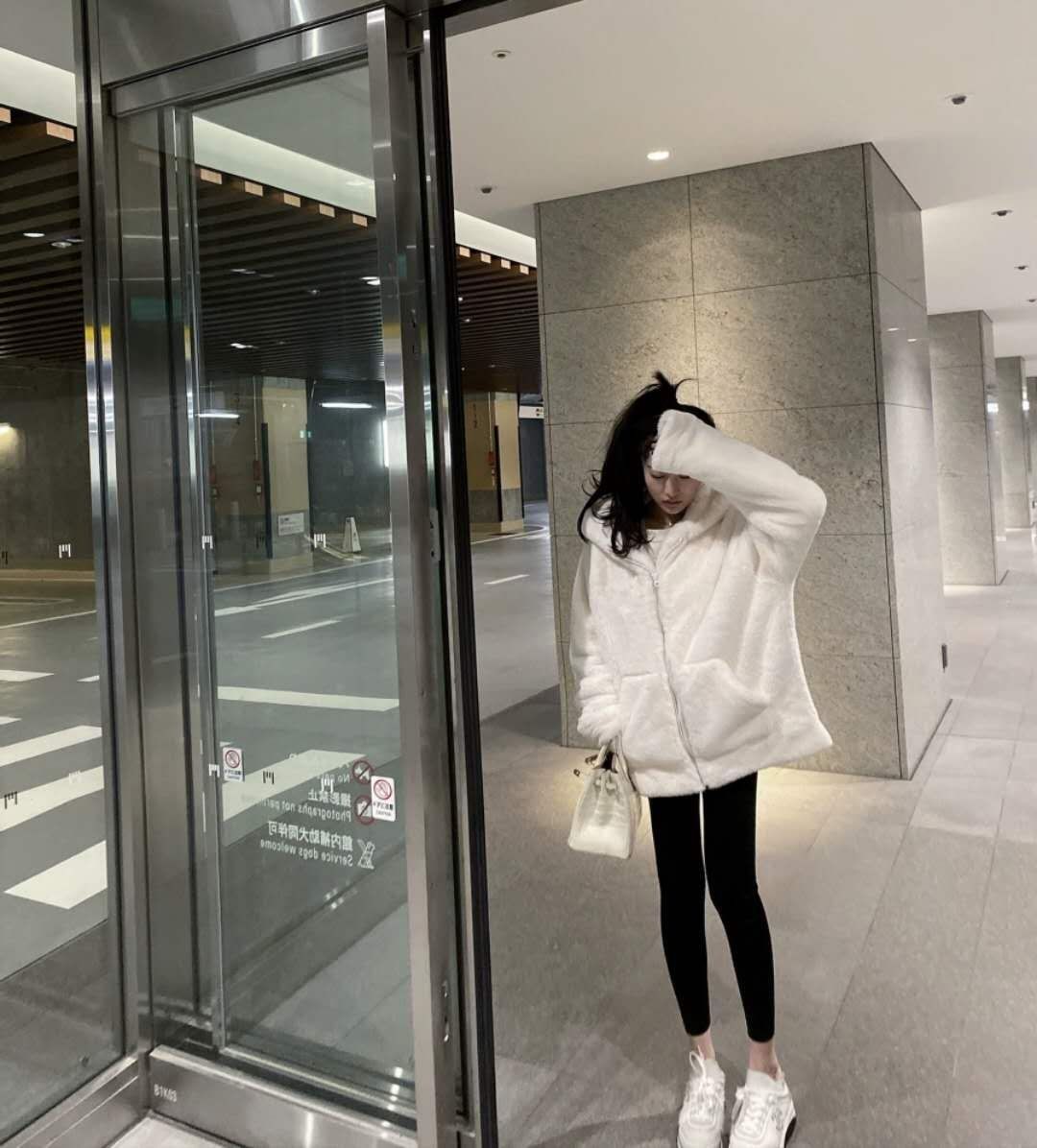 Manteau Hiver Velours Épais Femme – Fourrure Imitation Lapin, Capuche Plush, Coupe Loose Coréenne | Veste Chaude & Luxe