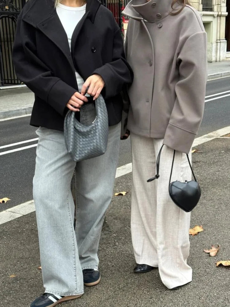 Manteau Femme Col Montant 2025 – Laine Douce, Coupe Large Élégante, Simple Boutonnage, Longue Manche, Style Bureau & Street Chic